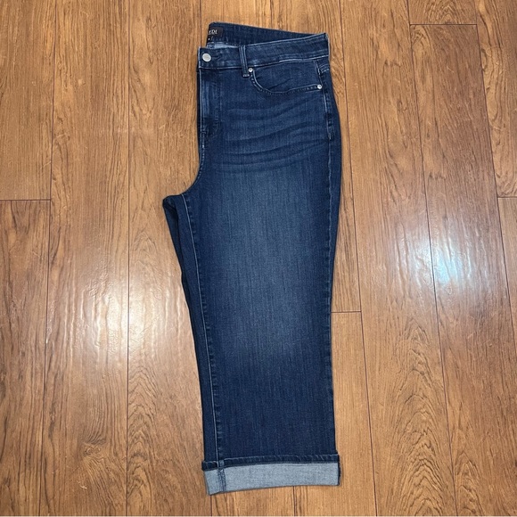 NYDJ Marilyn Straight Lift and Tuck Dark Wash Denim Cropped Capri Jeans Sz 16 - Picture 3 of 11